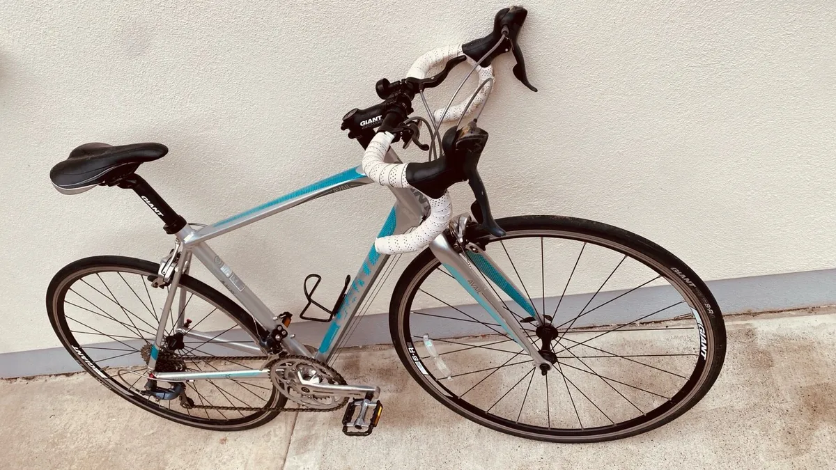 Giant Avail Women’s RH Road bike Size (M)Serviced - Image 4