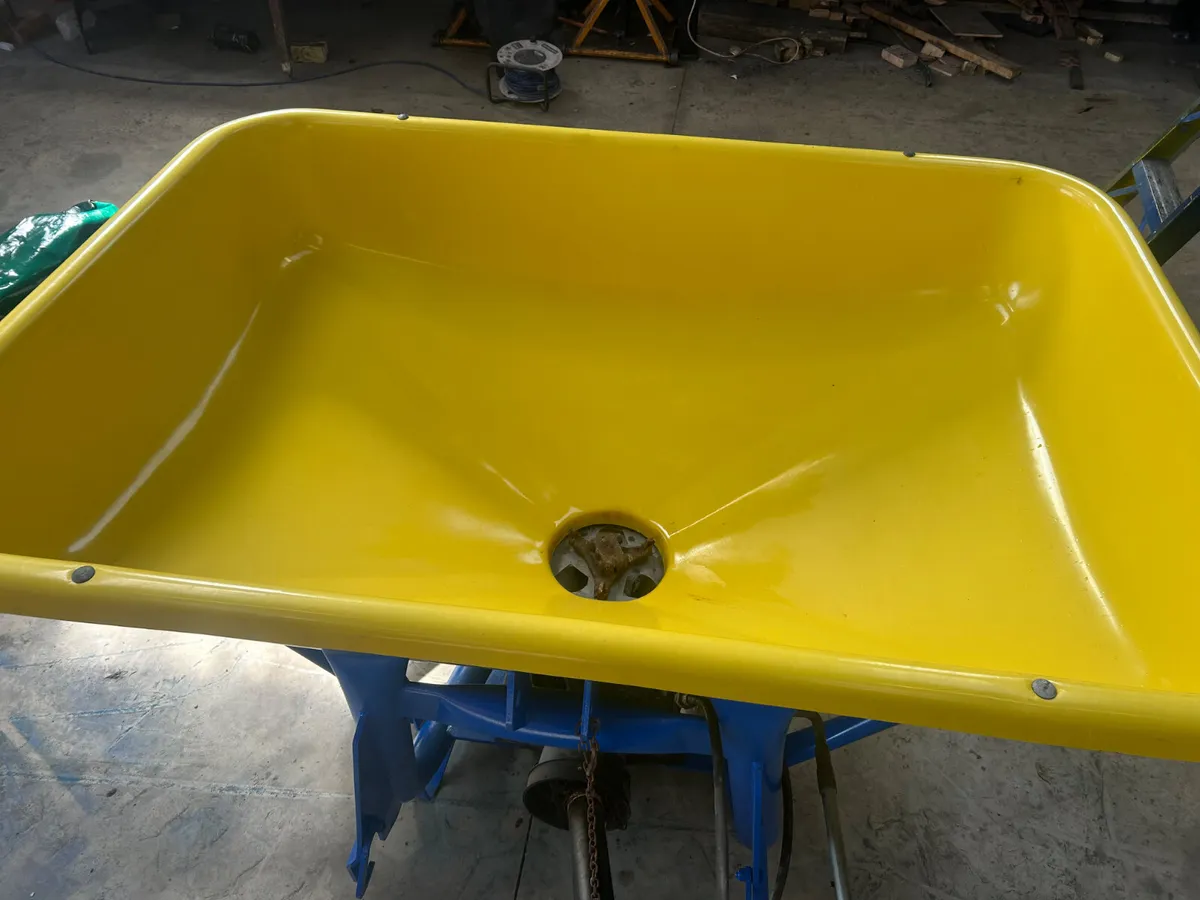 Fleming V800 Fertiliser Spreader - Image 2
