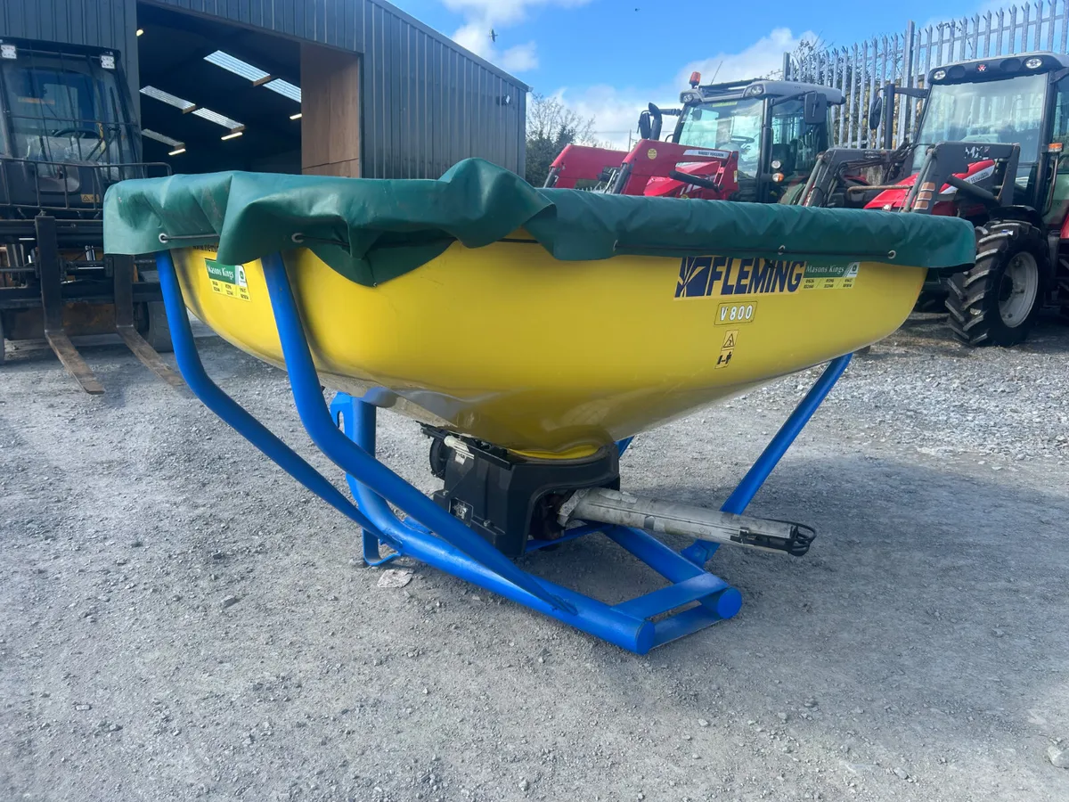 Fleming V800 Fertiliser Spreader - Image 3