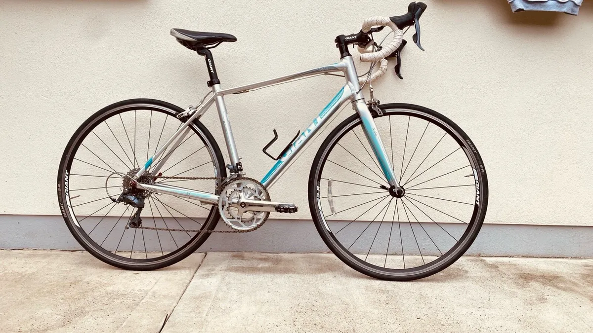 Giant Avail Women’s RH Road bike Size (M)Serviced - Image 1