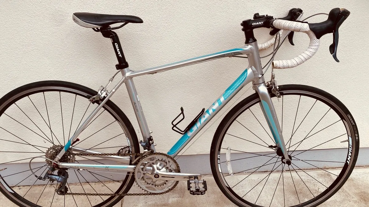 Giant Avail Women’s RH Road bike Size (M)Serviced - Image 3