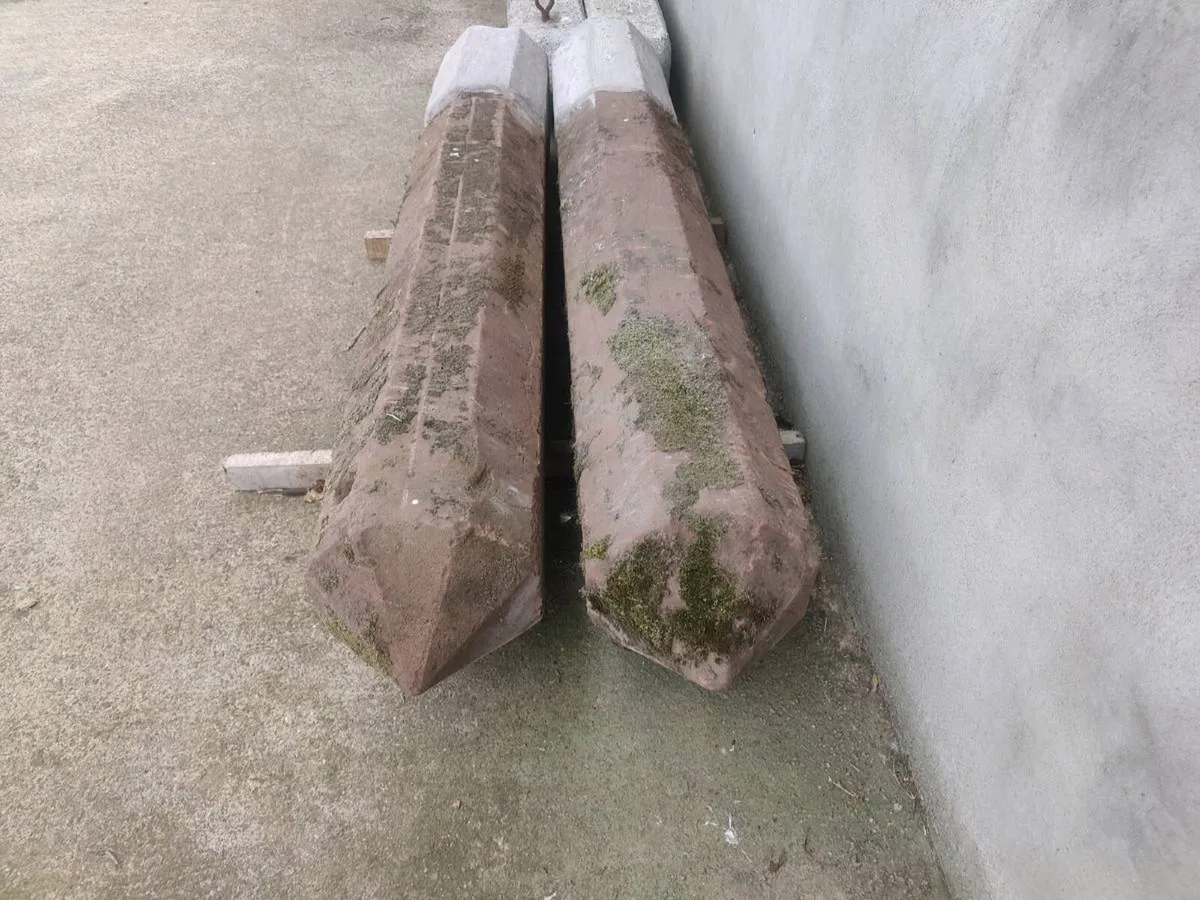 Pair of sandstone gateposts - Image 2