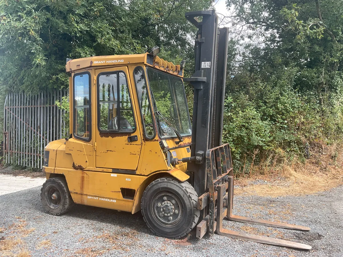 FORKLIFT - Image 1