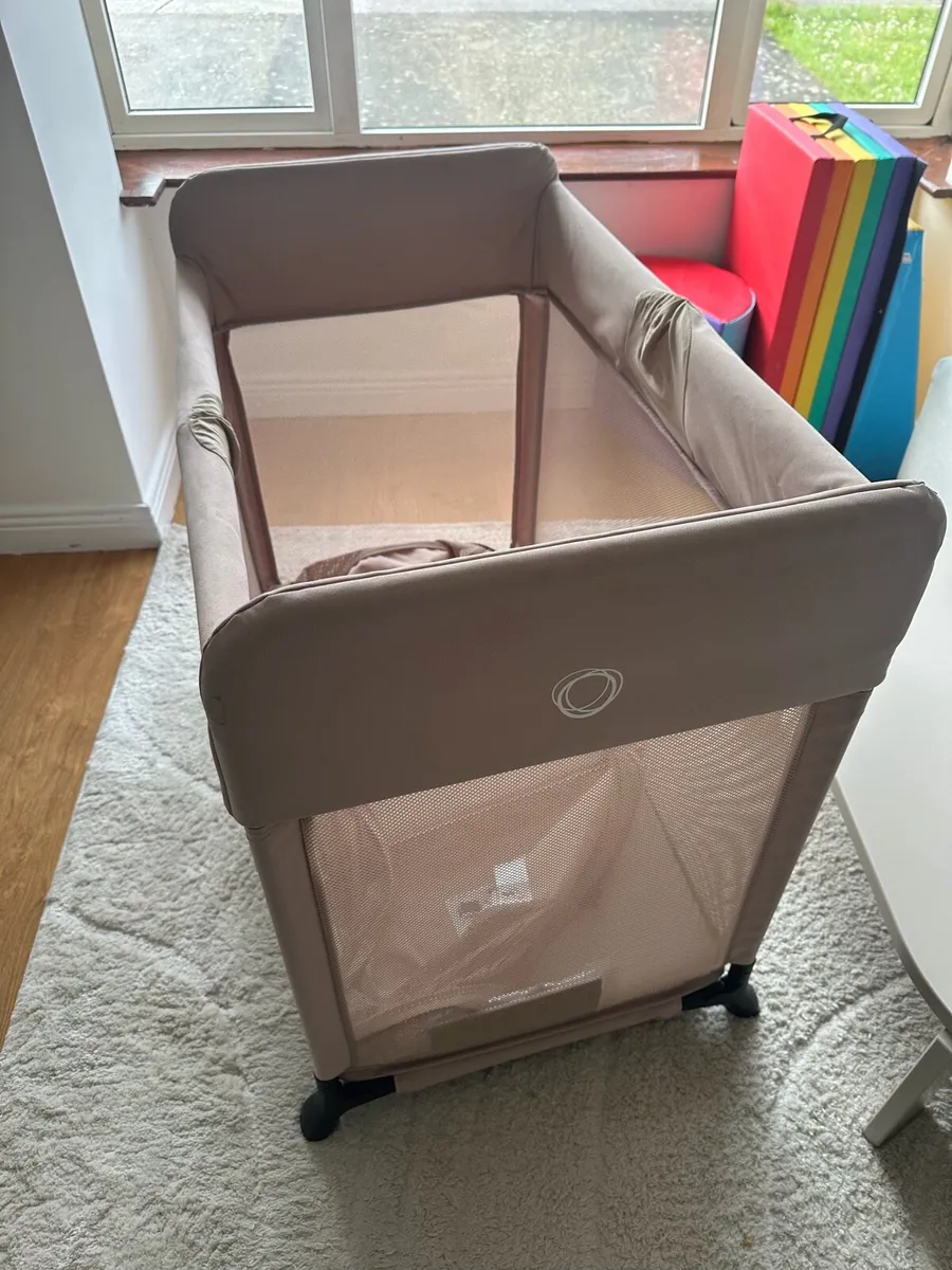 Bugaboo Stardust travel cot - Image 1