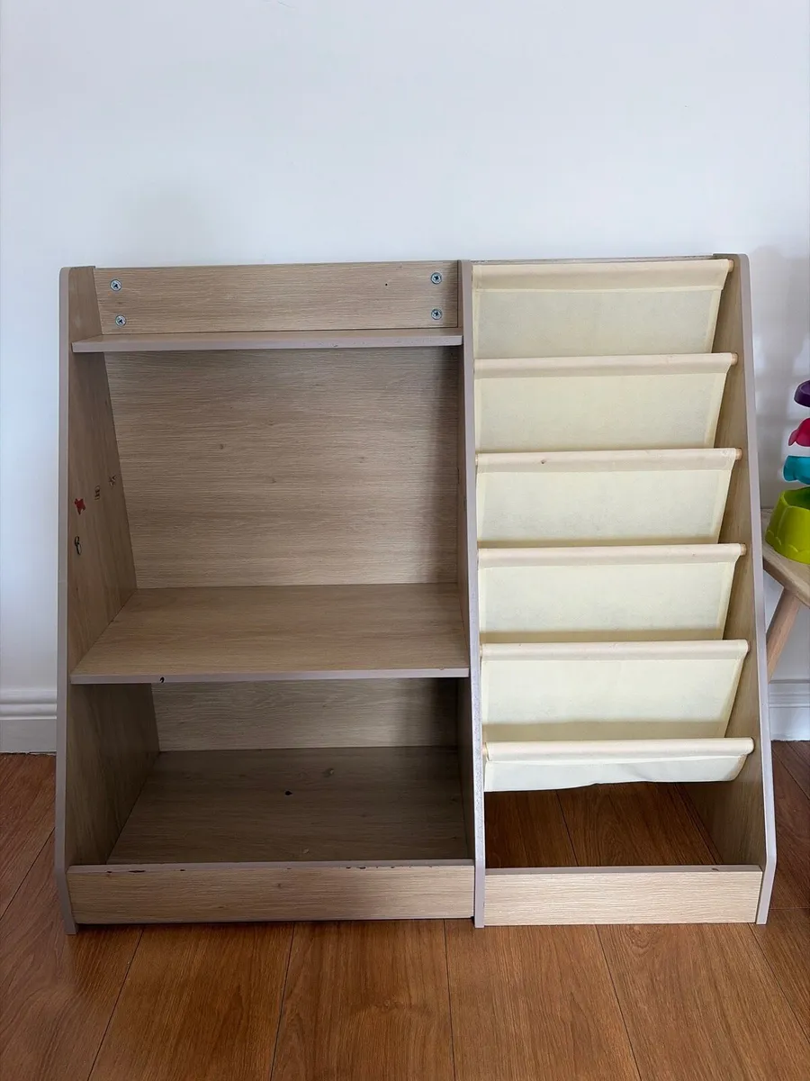 Montessori books and toys storage - Image 1