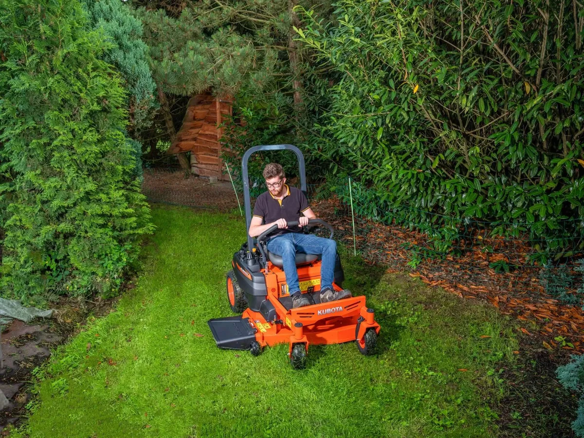 Kubota Z122R Zero Turn Lawnmower - Image 4