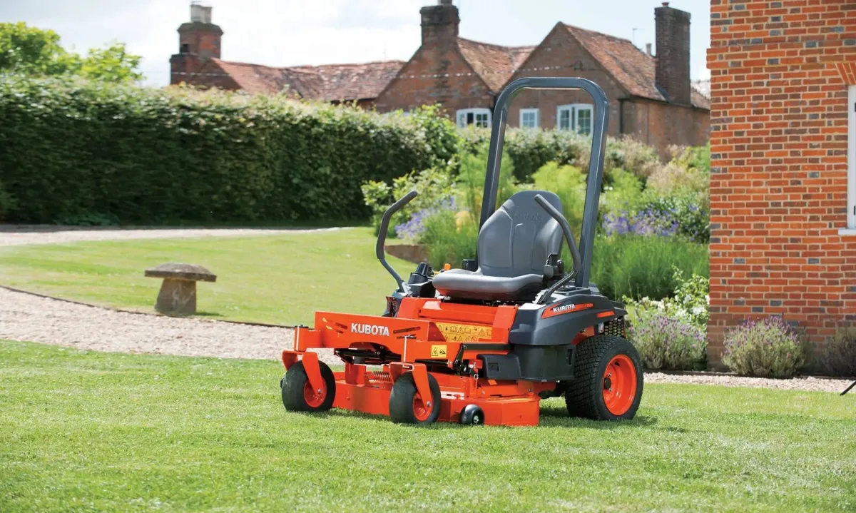 Kubota Z122R Zero Turn Lawnmower - Image 3