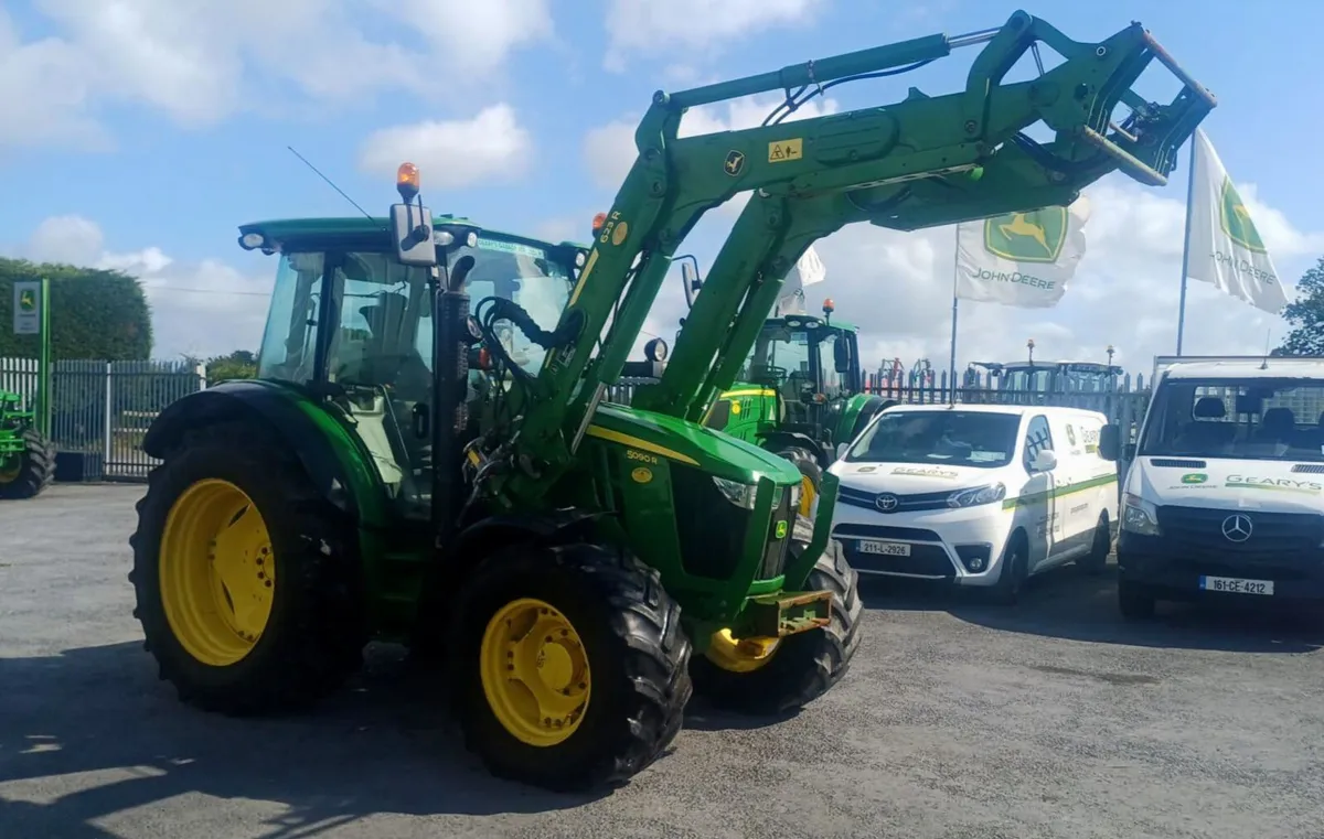 2018 John Deere 5090R - Image 1