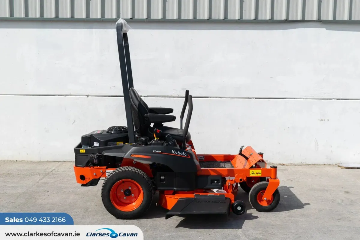 Kubota Z1-421 Zero Turn Lawnmower - Image 3