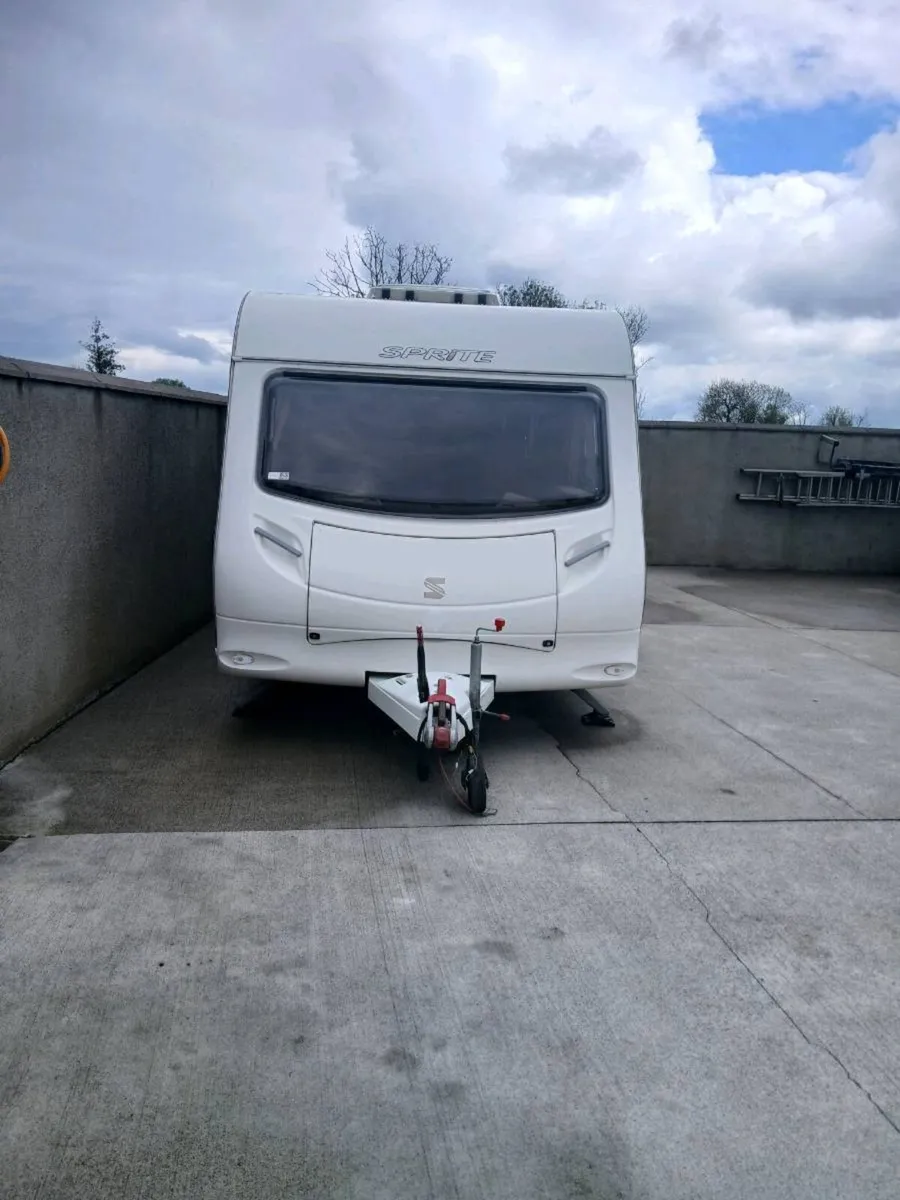 6 berth swift sprite fixed bed - Image 2