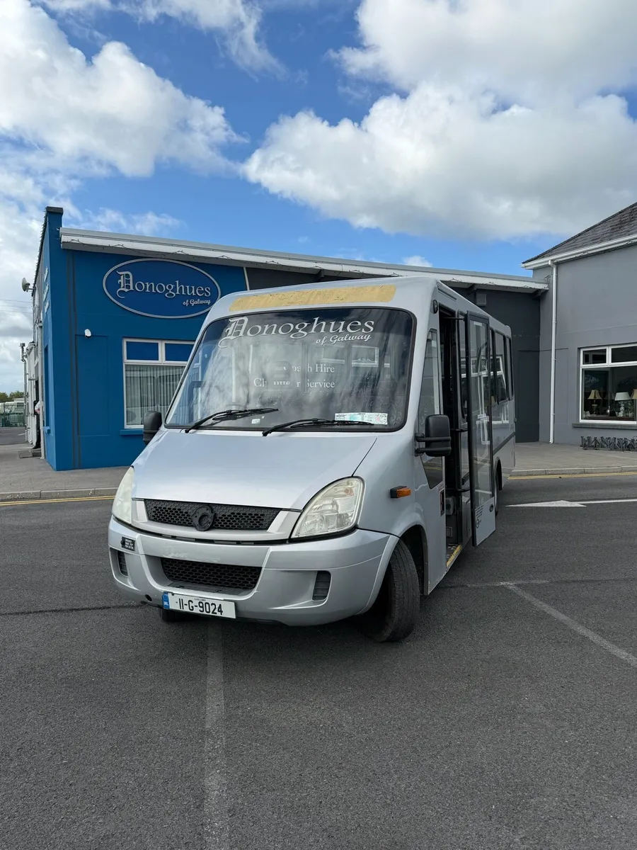 2011 iveco daily 33 seater - Image 1