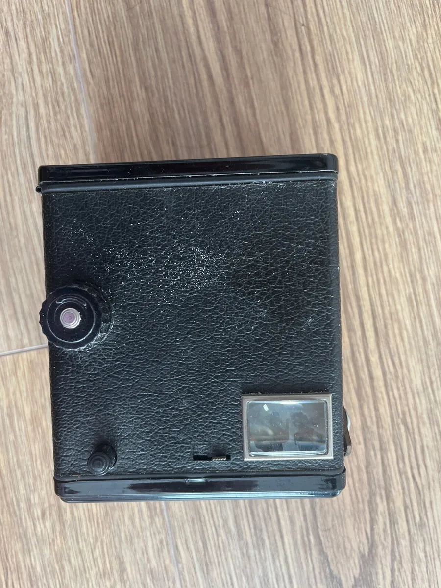 Brownie six-20 Camera Model C - Image 3
