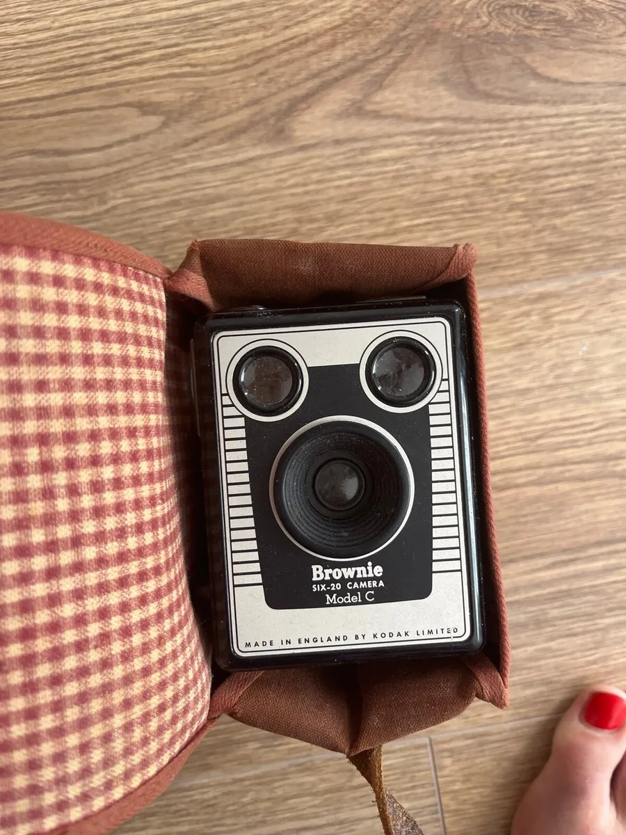 Brownie six-20 Camera Model C - Image 4