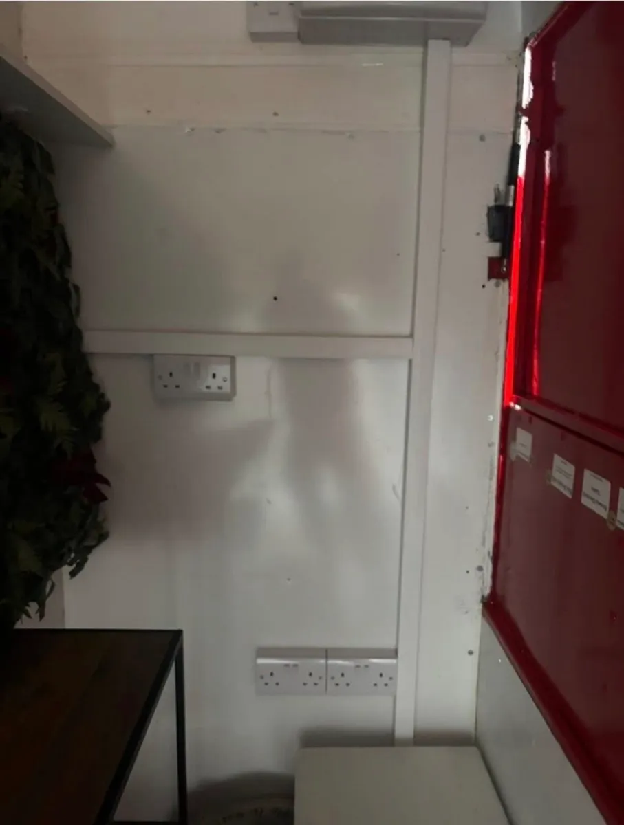 Trailer - Image 3
