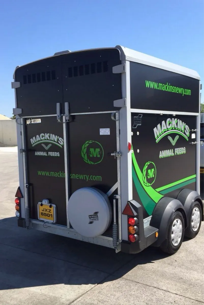 Ifor Williams Horse Box 511 ⭐ Like New - Image 2