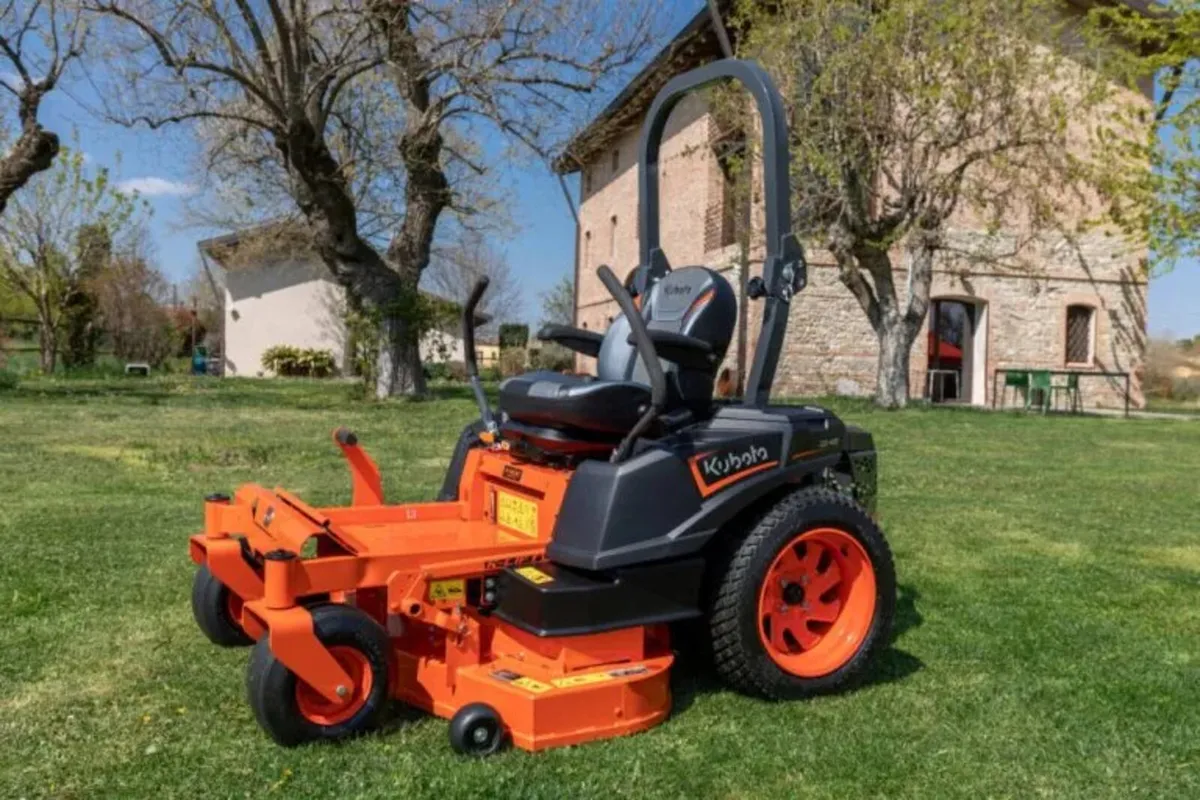 Kubota Z2-481 Zero Turn Lawnmower - Image 1
