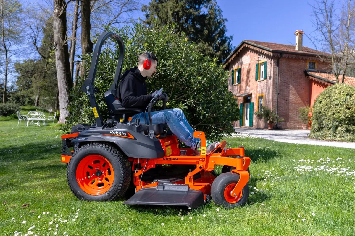 Kubota Z4-541 Zero Turn Lawnmower - Image 1