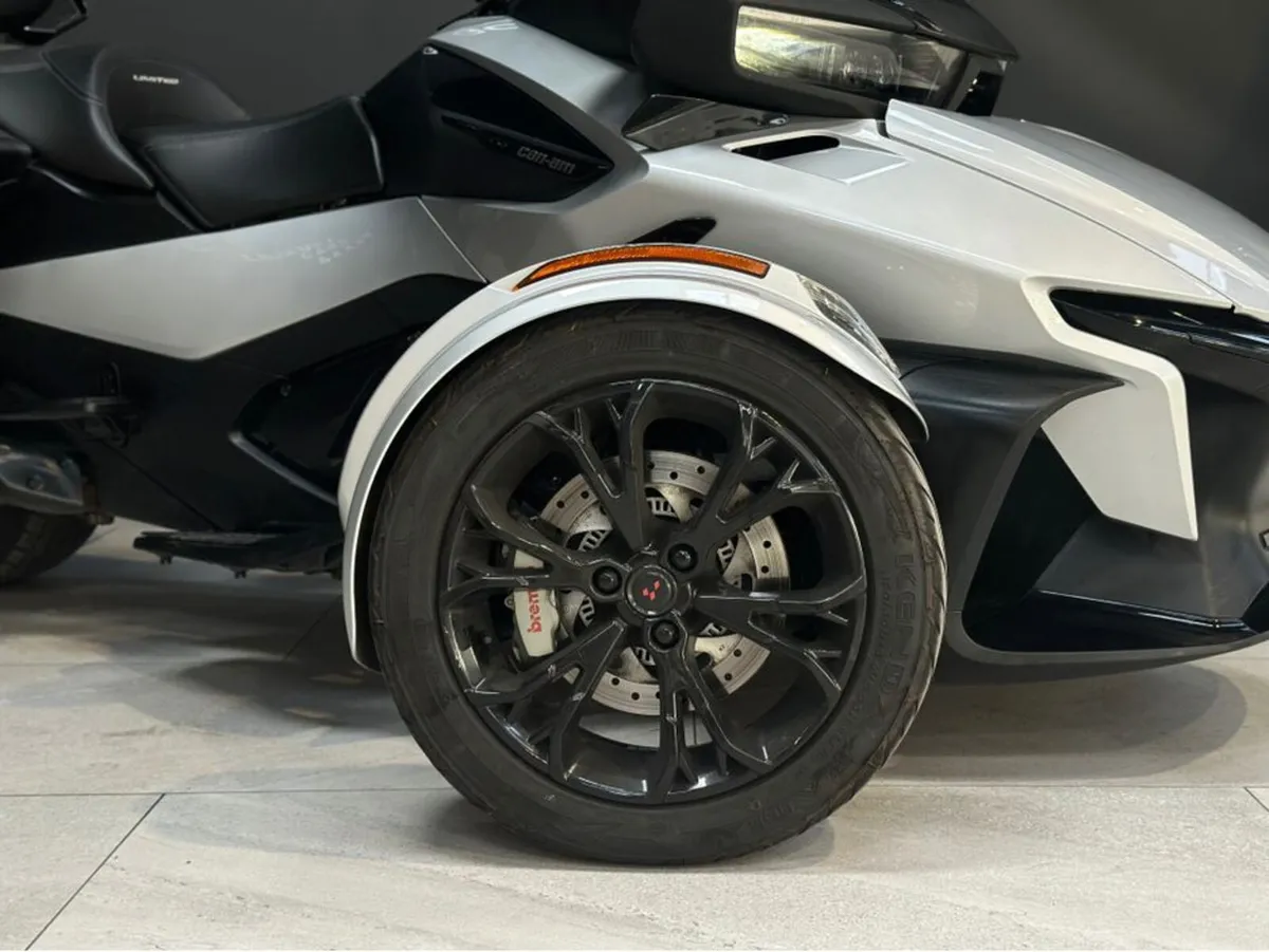 RT SPYDER 1330 TRICYCLE - Image 3
