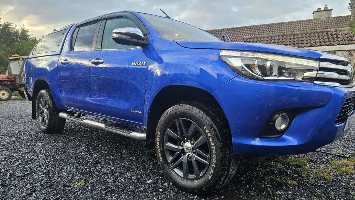 Toyota Hilux 2017 - Image 2