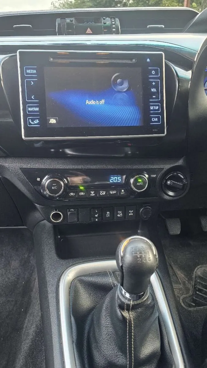 Toyota Hilux 2017 - Image 4