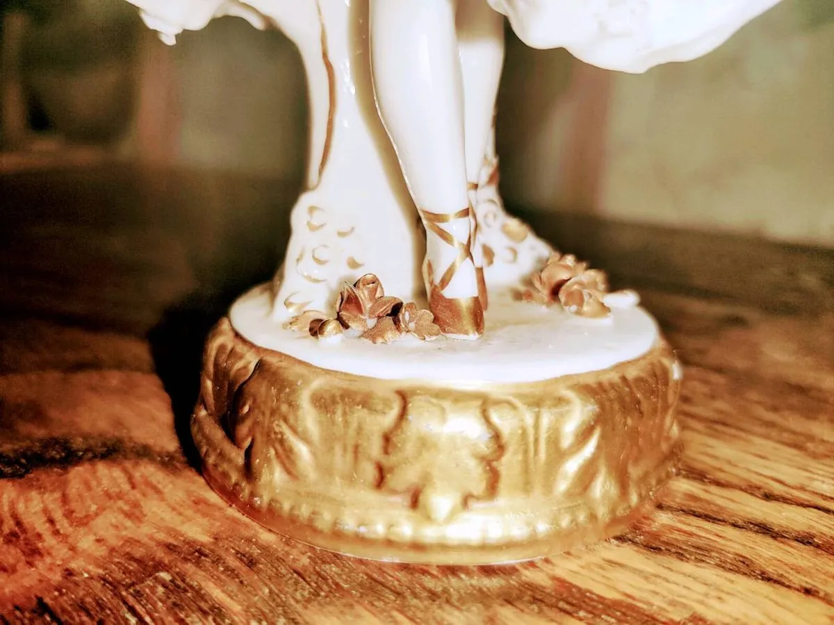 FLORENTINA BALLERINA, 24CT Gold Painted Dresden ! - Image 3