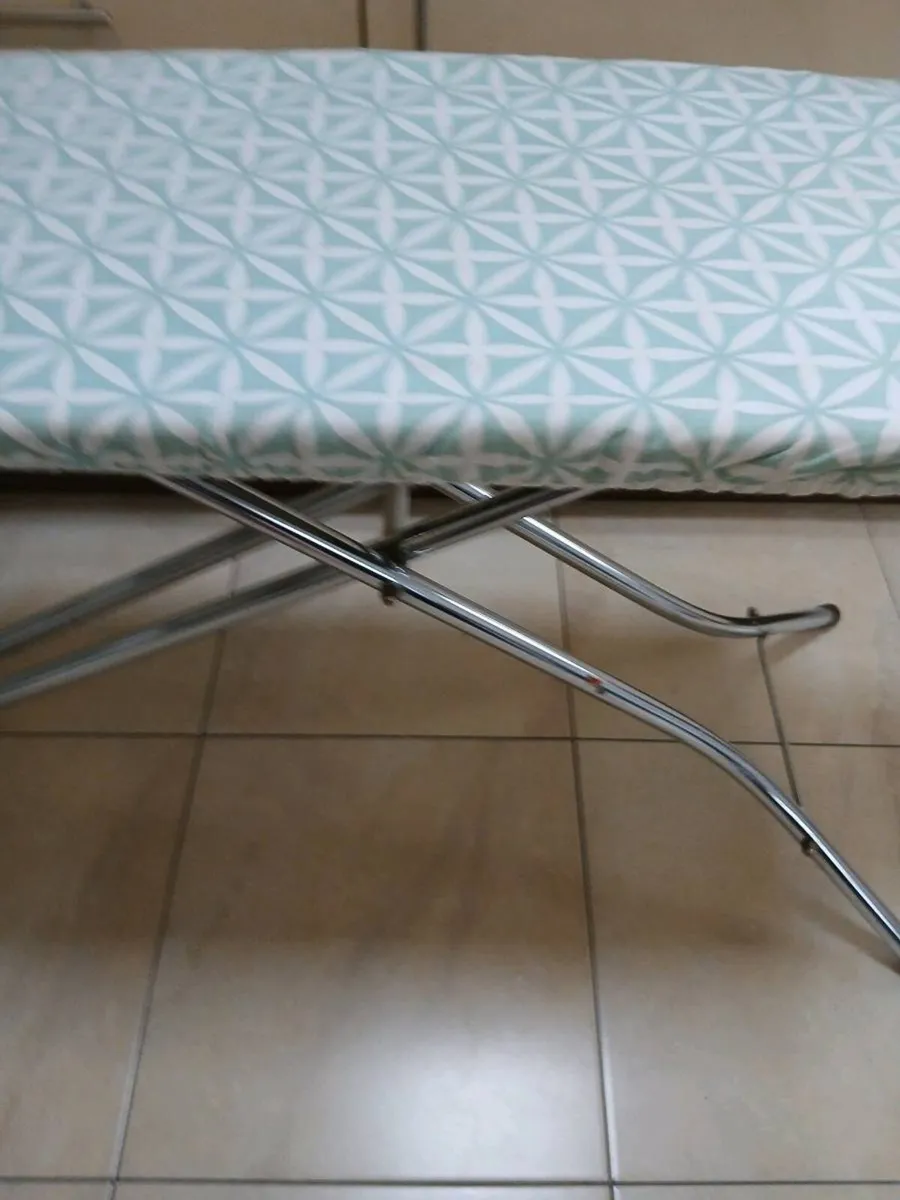 NEW STEAM IRON PLUS IRON BOARD - Image 3