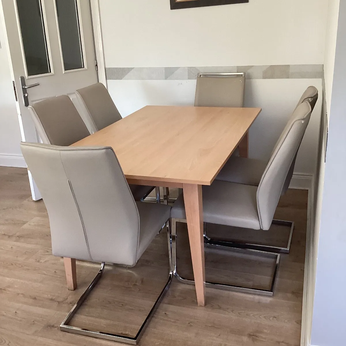 Dining table and chairs - Image 2