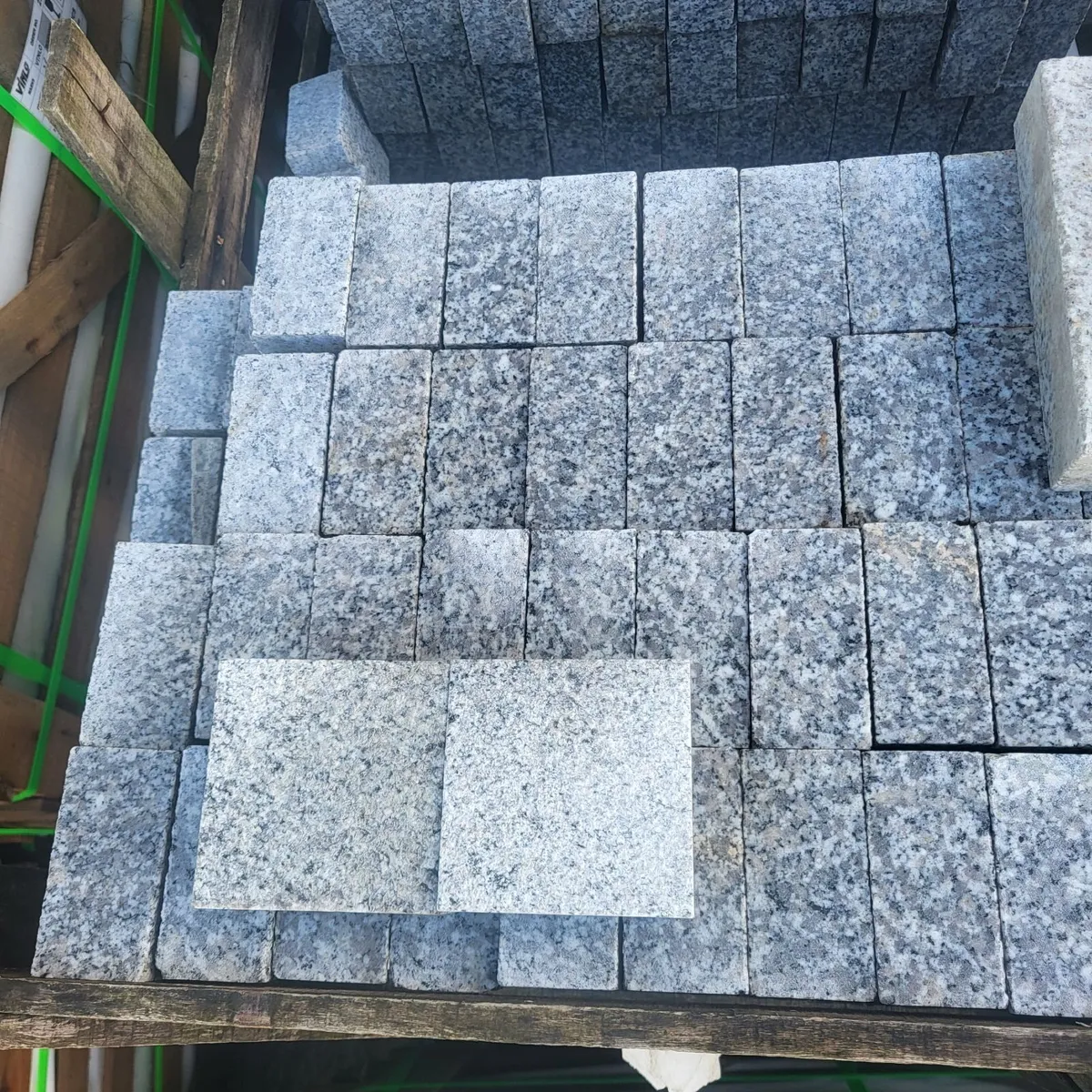 Sawn Silver Granite Setts 100x100x50mm - Image 1