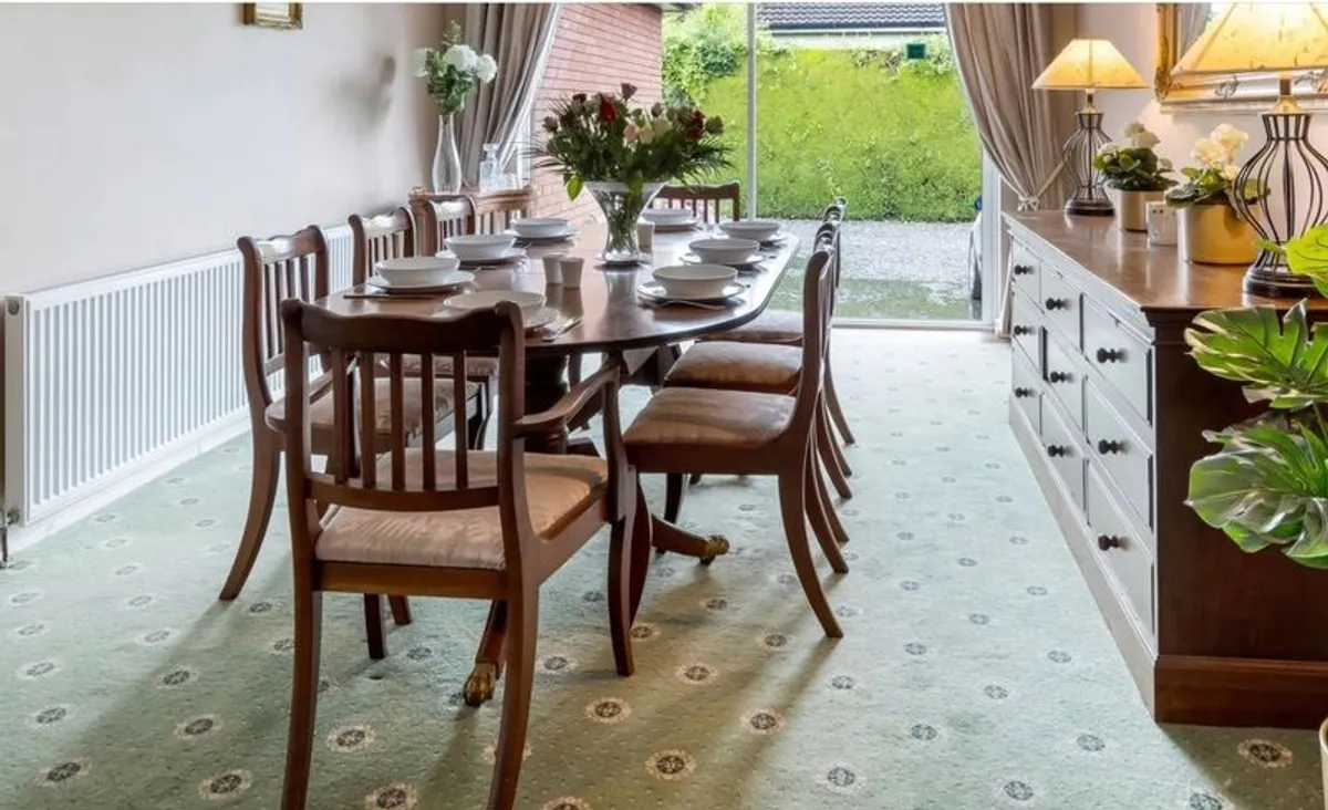 Mahogany Dining table & 8 chairs - Image 2