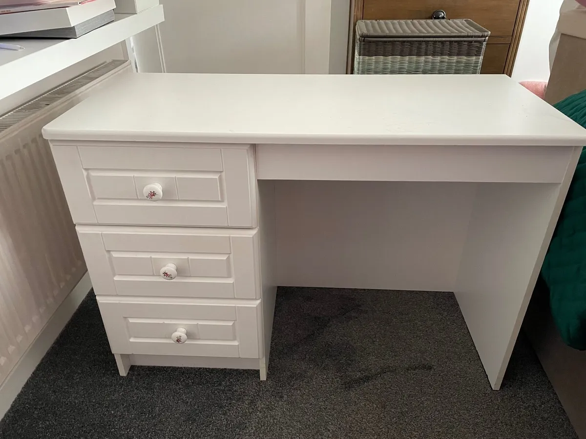 Vanity unit and stool - Image 3