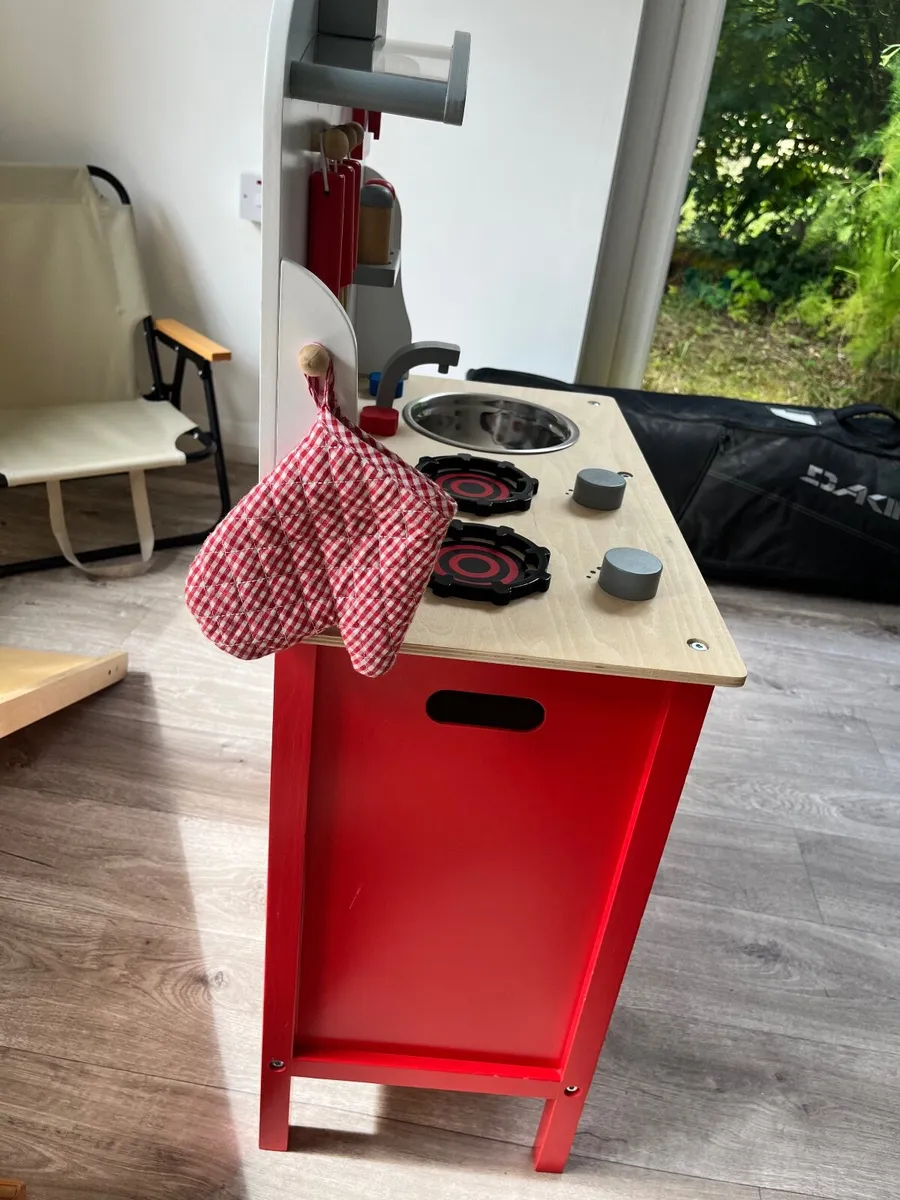 New Classic Toys play kitchen - Image 4