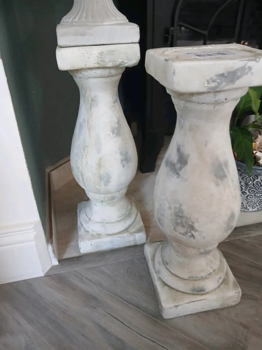 2 stone colums - Image 2