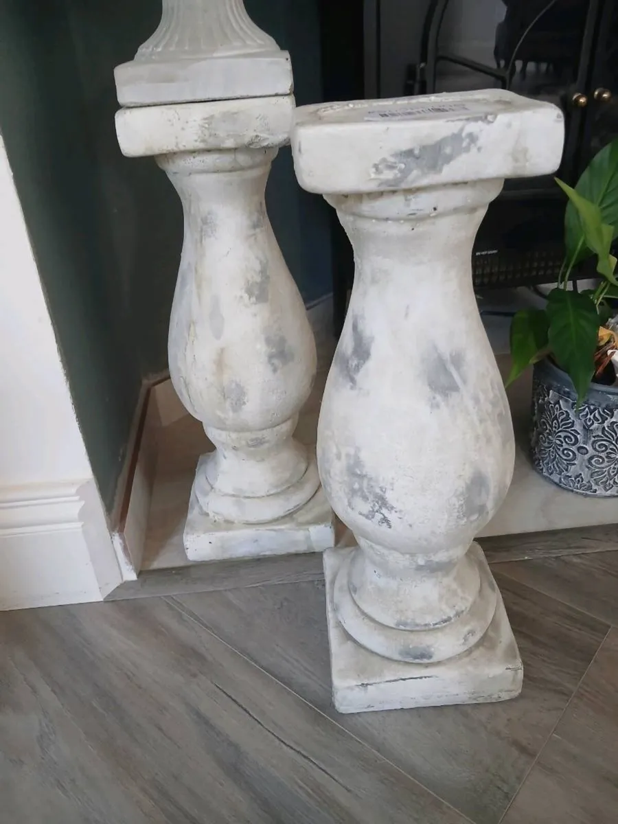 2 stone colums - Image 4