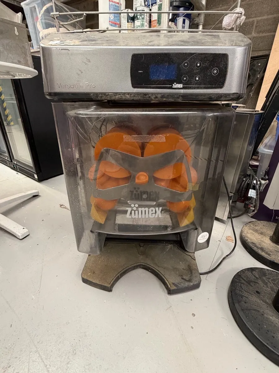 Zumex Versatile Pro Orange Juicer - Image 1