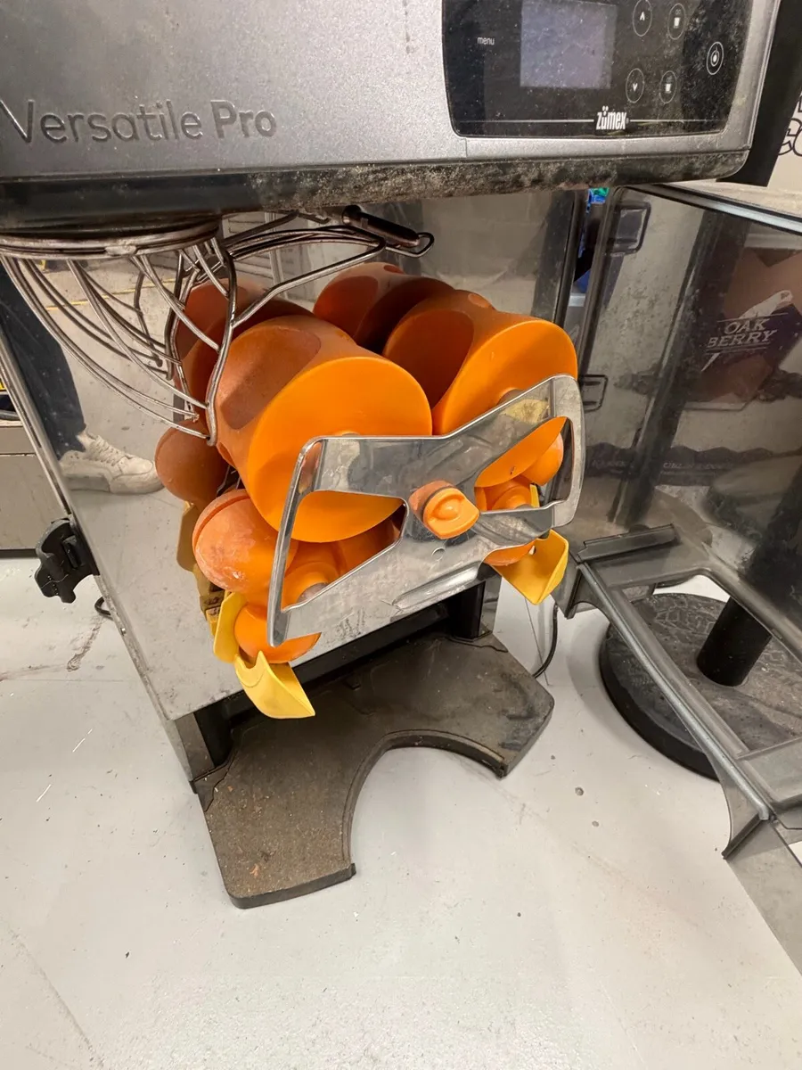 Zumex Versatile Pro Orange Juicer - Image 2