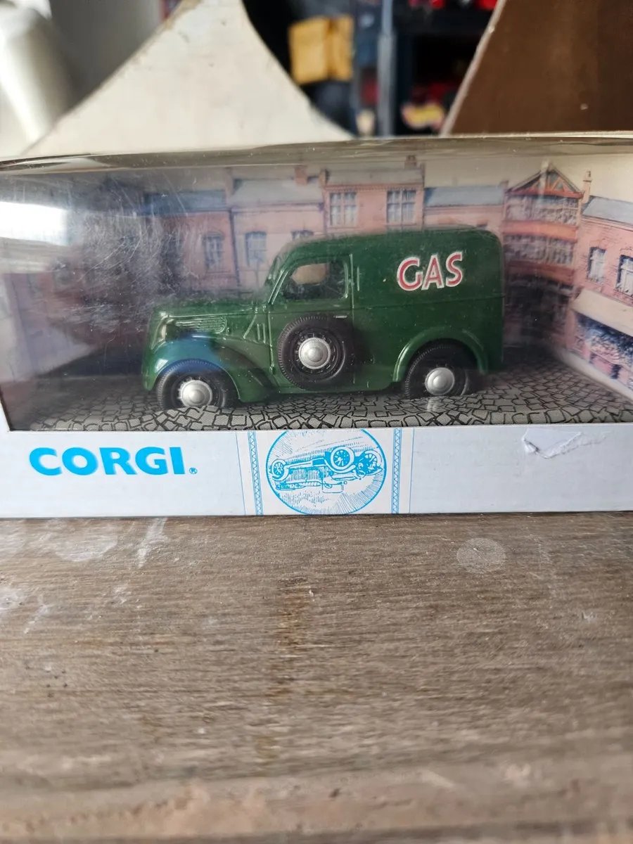 Corgi Gas Van - Image 2