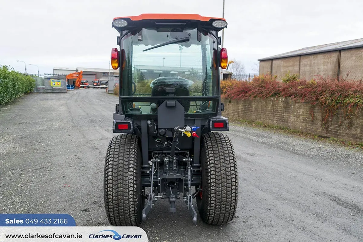 Kubota LX-401 Cab - Image 3