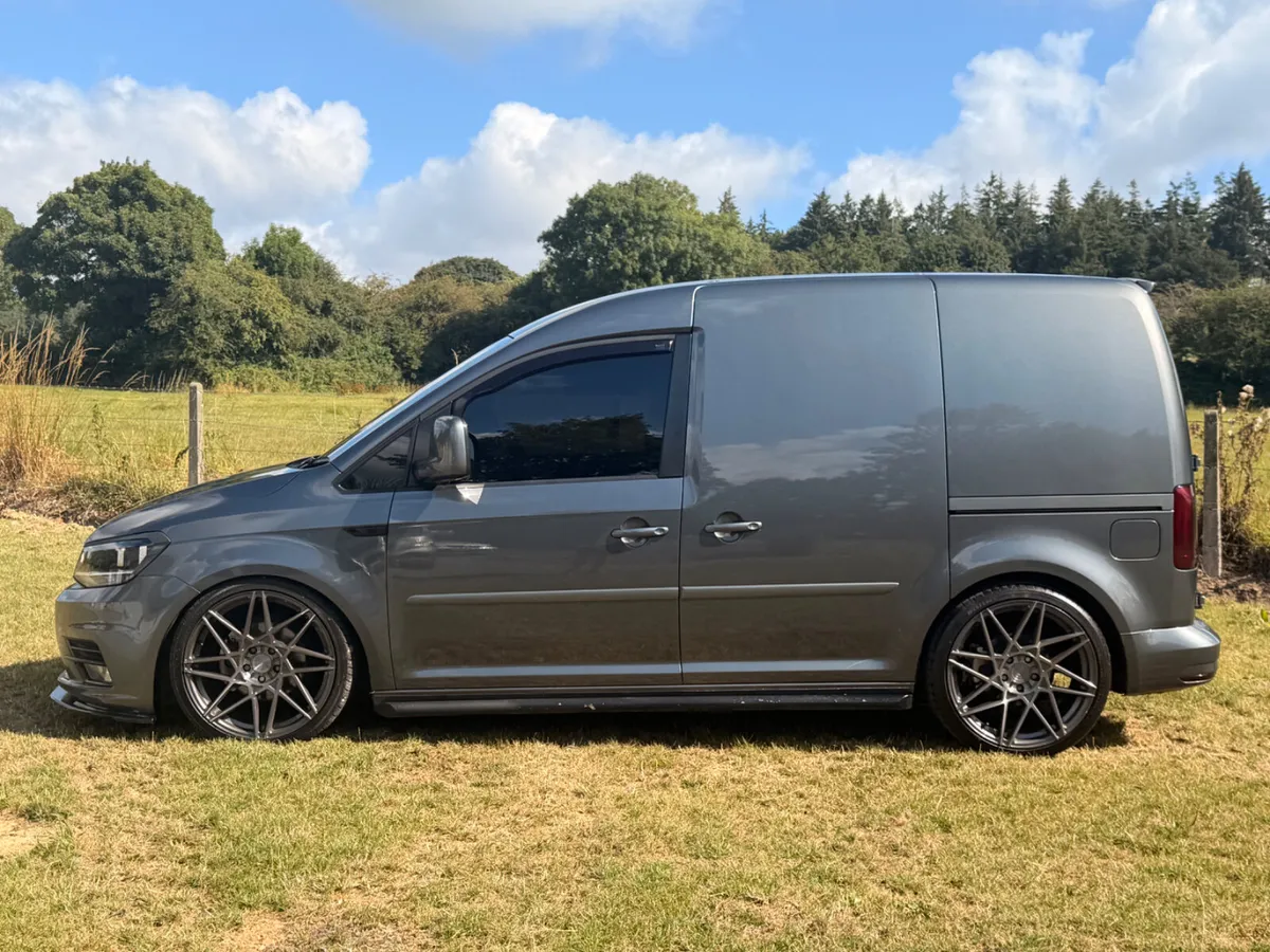 Volkswagen Caddy R line 2019 - Image 2