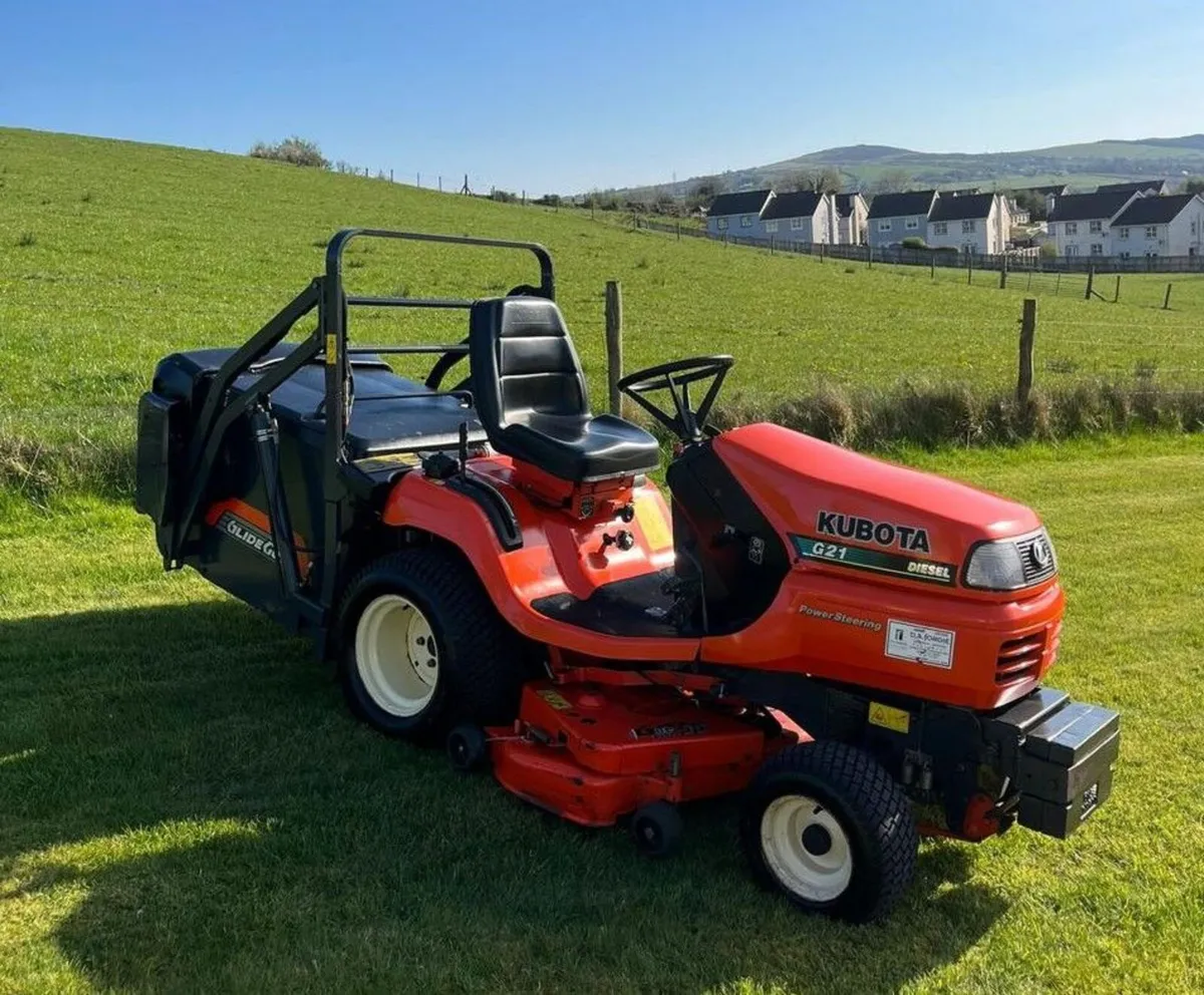 Kubota G21 Diesel Ride-on Lawnmower (Only 361 Hrs) - Image 3
