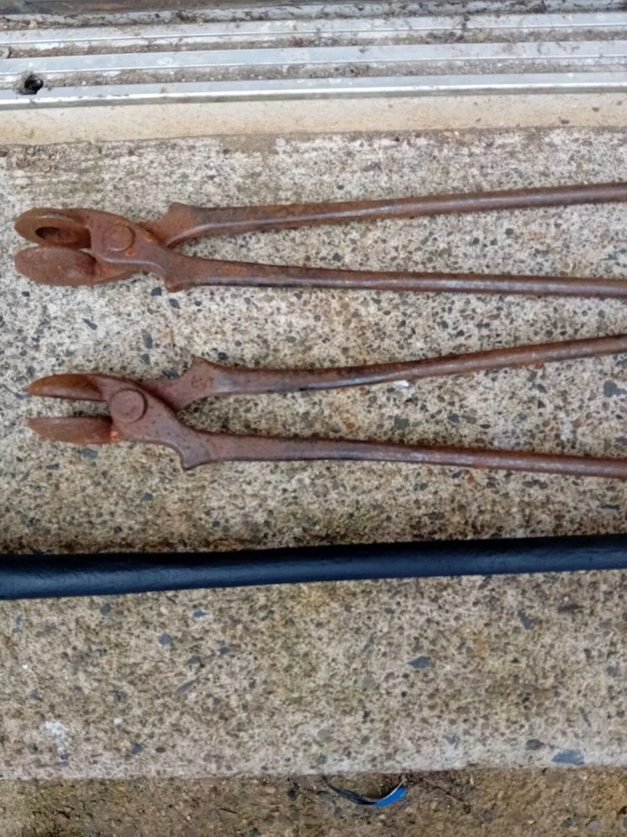 ANTIQUE AND COLLECTABLES - Image 2