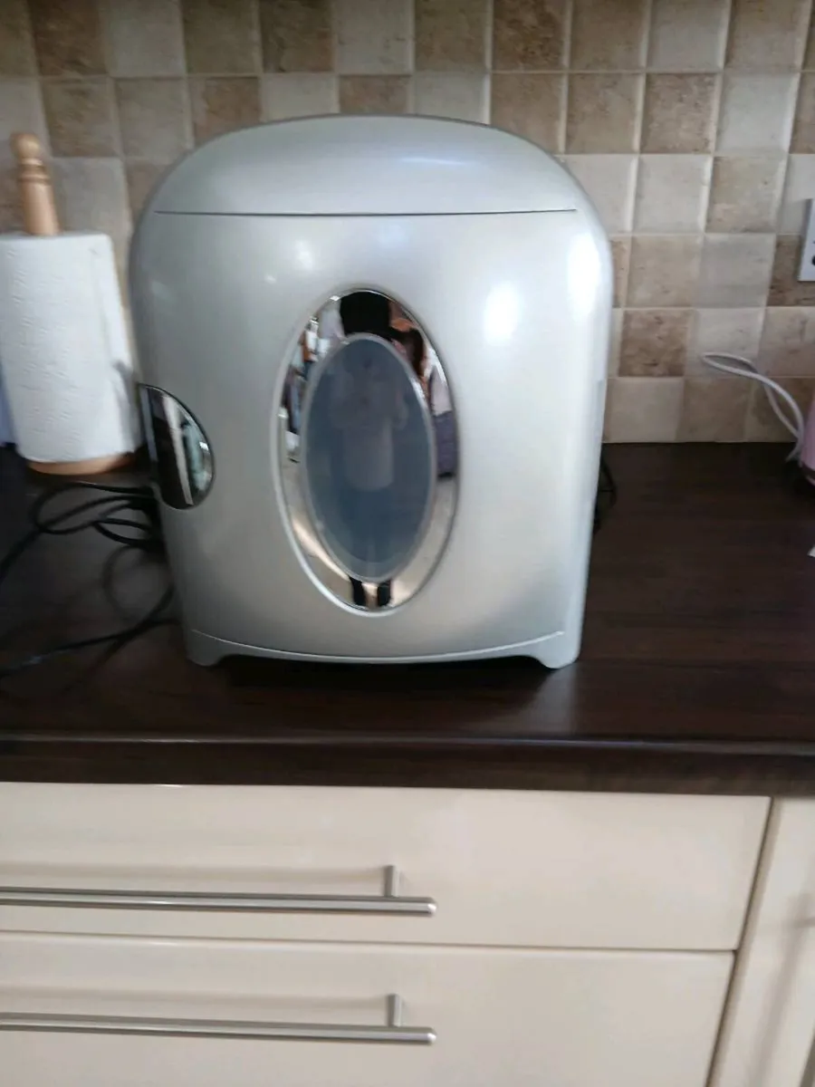 MINNI FRIDGE ELECTRIC - Image 1