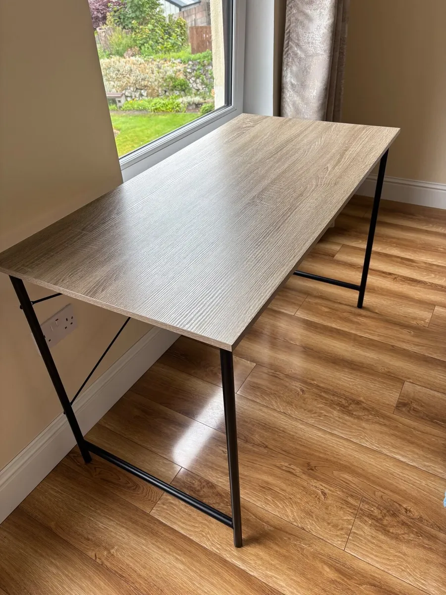 Office desk - Image 1