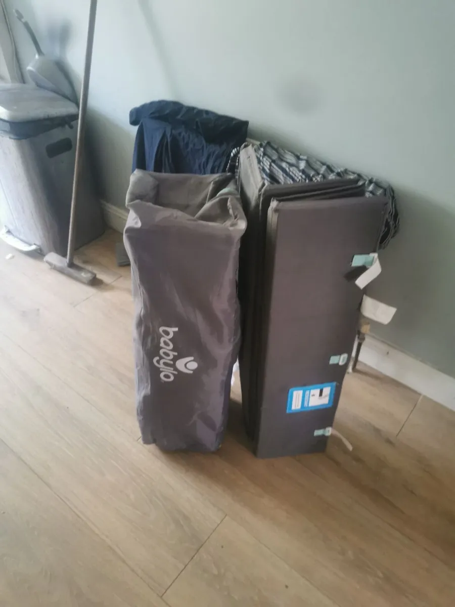 Baby travel cot