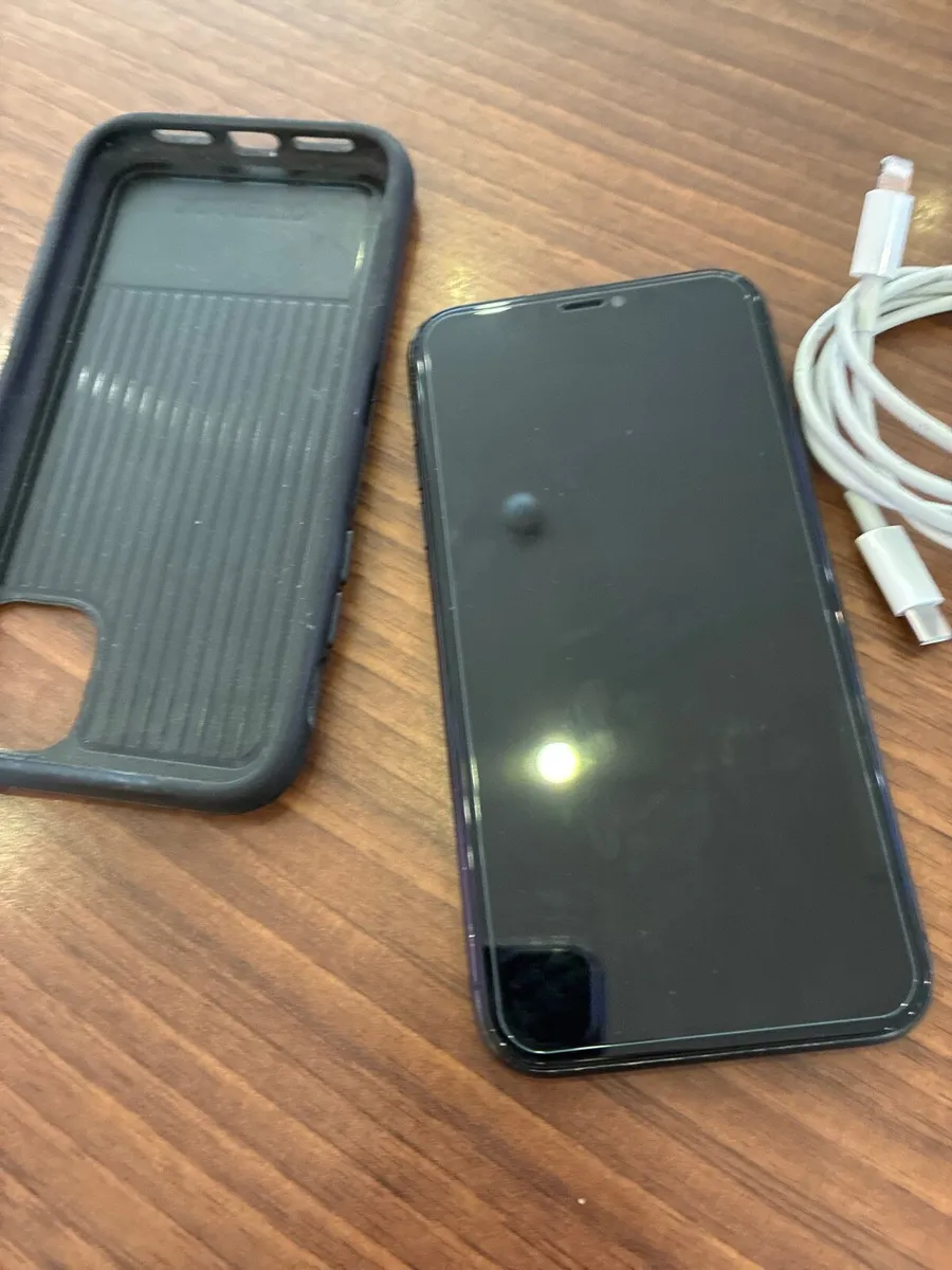 iPhone 11 - Image 1