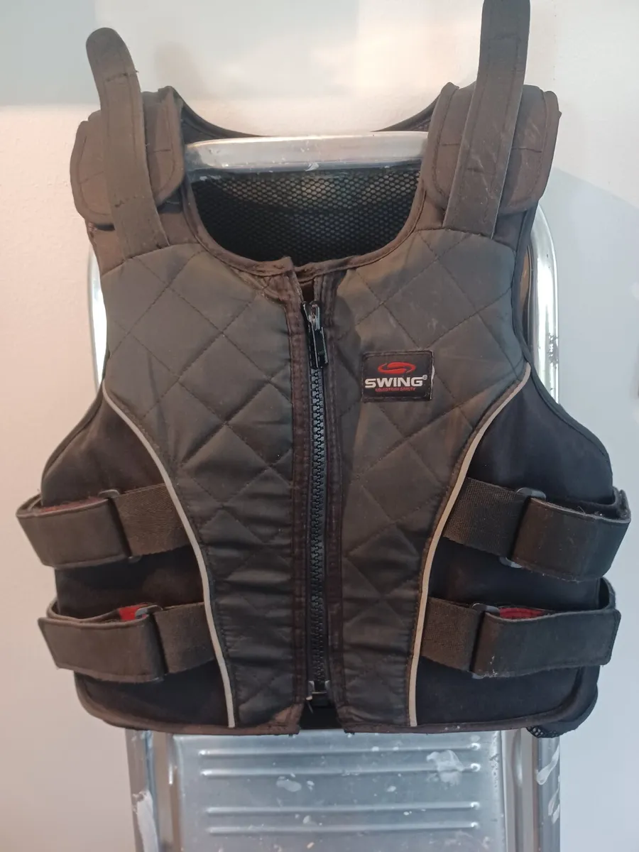 Child's body protector for horse riding - Image 1