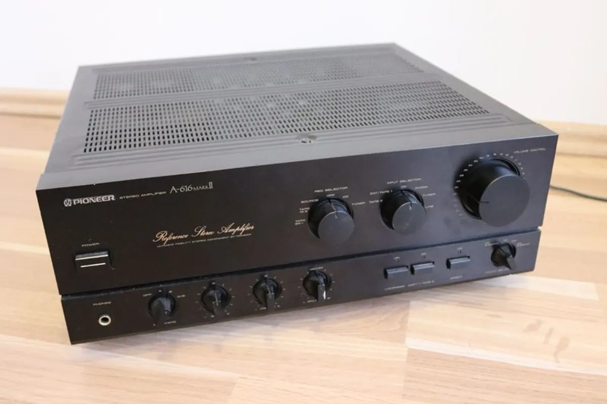 Pioneer amplifier and speakers - Image 1