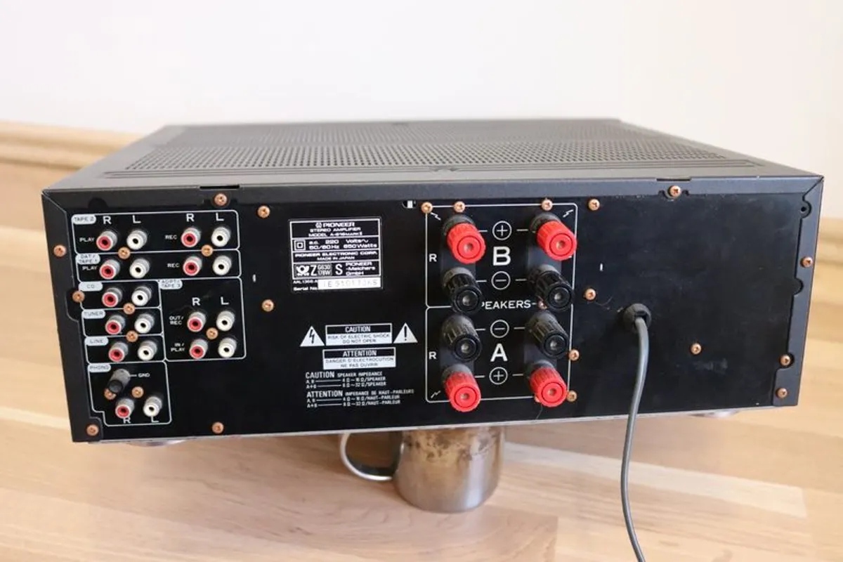 Pioneer amplifier and speakers - Image 3