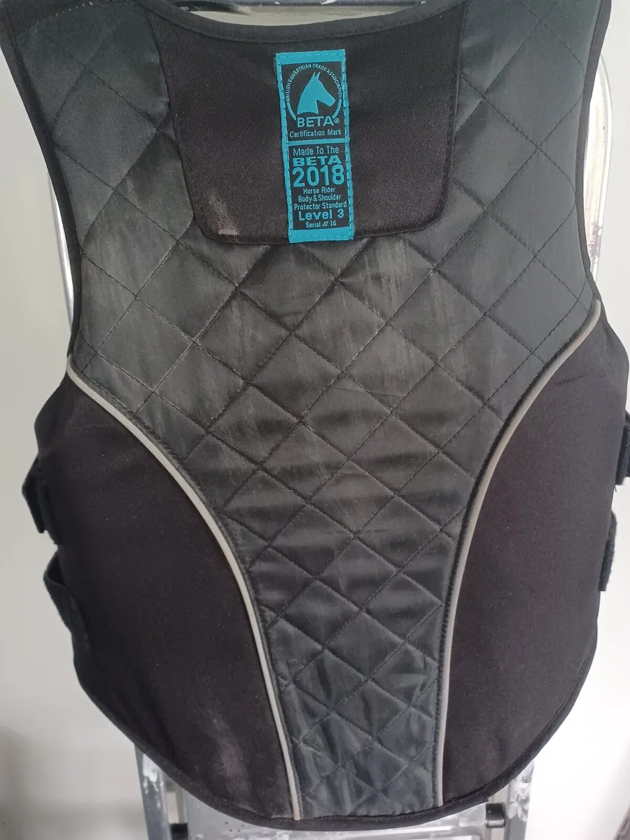 Child's body protector for horse riding - Image 3