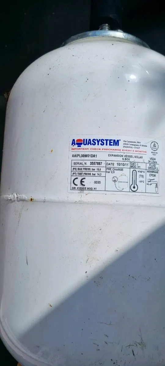 2 solar water panels, pump and expansion vessel - Image 3