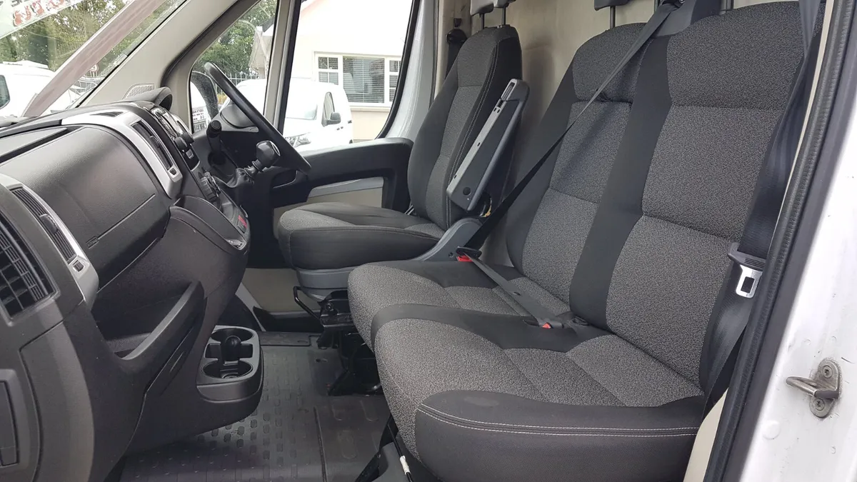 Fiat Ducato MAXI WITH TAIL LIFT MINT VAT INVOICE - Image 4